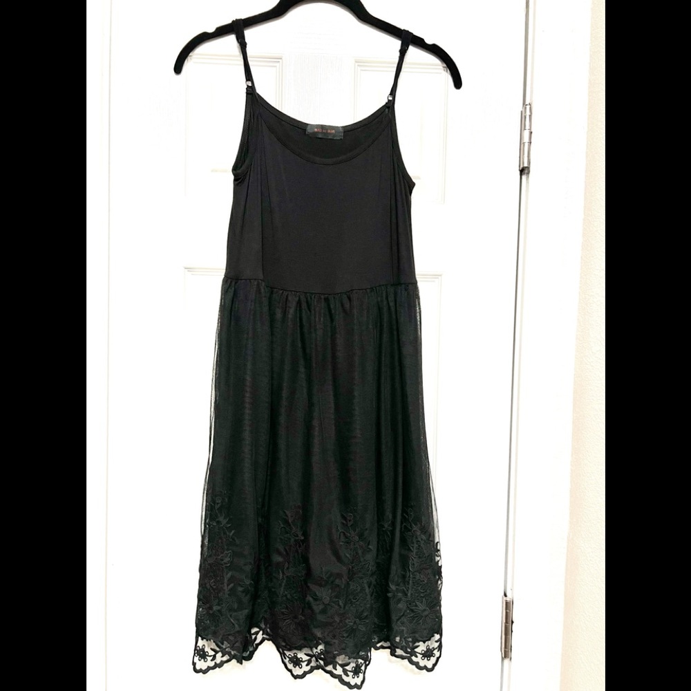 Olive des Olive “magic is in the air” black dress